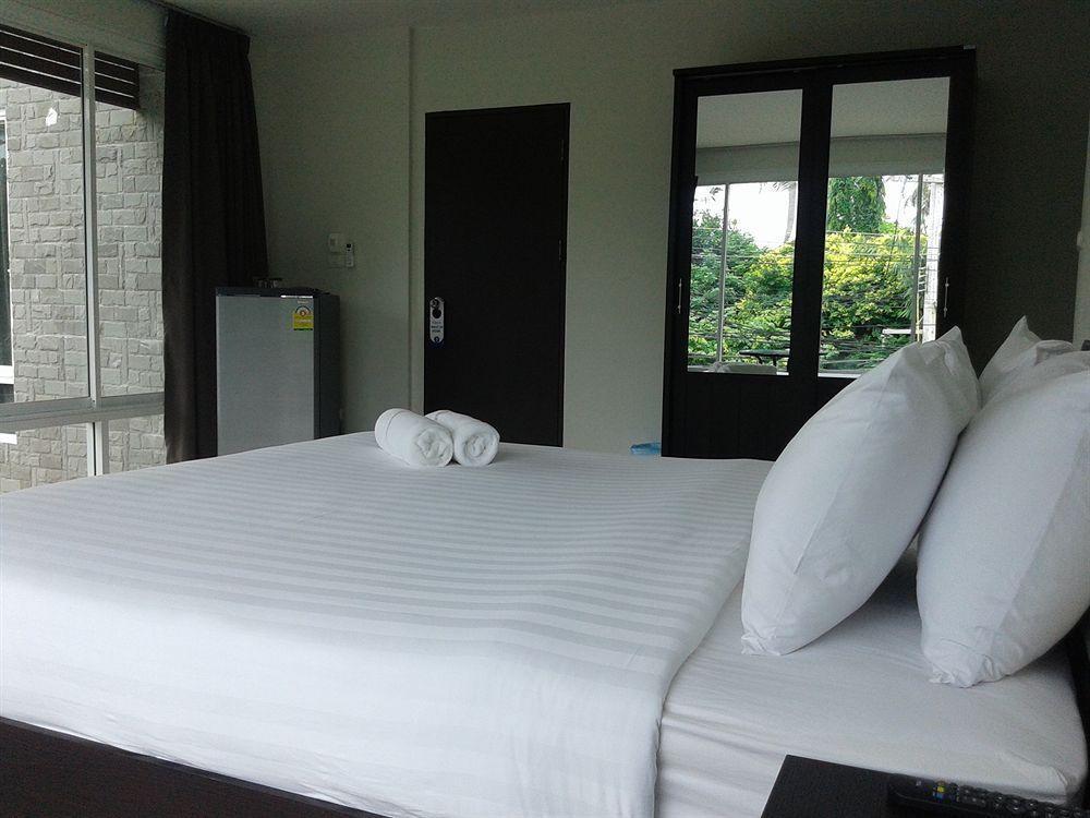 But Different Phuket Boutique Hotel Nai Harn Exterior photo